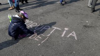 Noi proteste anuntate pentru weekend in Bucuresti si in tara. Manifestatiile au inceput in Piata Victoriei, cu un nou protest al copiilor