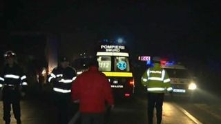 Accident teribil in judetul Arges, intre Pitesti si Slatina. O tanara a murit si noua persoane au fost ranite