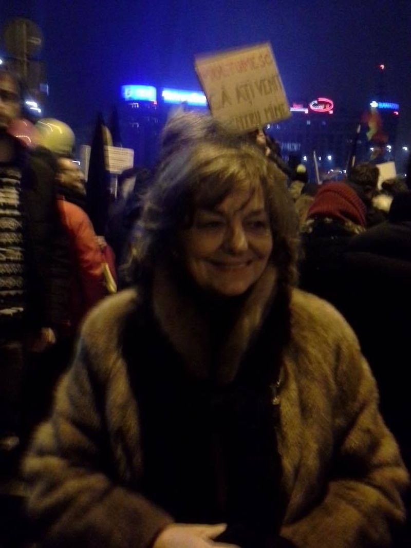 La doua luni de la moartea sotului, Ana Blandiana a participat la protestele din Piata Victoriei