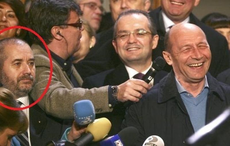 Aliodor Manolea (in medalion) a stat alaturi de Traian Basescu in campania electorala din 2009