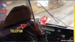 O vatmanita din Timisoara conduce fara maini. Cum a reactionat cand cineva i-a atras atentia