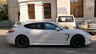 Hotii nostri s-au rafinat si ei! In ultimele zile, politia a anuntat disparitia a doua "bijuterii" pe patru roti, un Porsche Panamera si un Porsche Cayenne