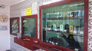 O tanara din Galati si-a amanetat telefonul, apoi l-a declarat furat