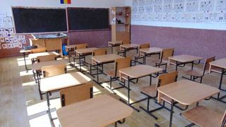 Parintii elevilor de la liceul unde o femeie de serviciu a fost depistata cu TBC protesteaza.