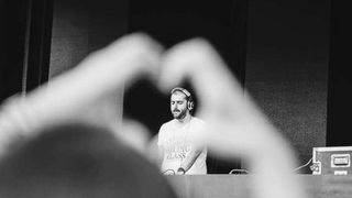 Un renumit DJ din Romania a murit in urma unui infarct - Era extrem de tanar