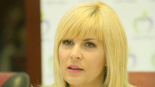 Ea este politista acuzata ca ar fi batut un sofer beat pentru ca acesta i-ar fi spus ca seamana cu Elena Udrea! Din fericire pentru Gabriela, se pare ca varianta "victimei" nu sta in picioare
