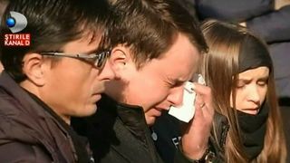 Primarul din Iasi si-a condus astazi sotia pe ultimul drum - Imagini dureroase de la inmormantarea Alinei, cea care i-a fost alaturi 14 ani de zile