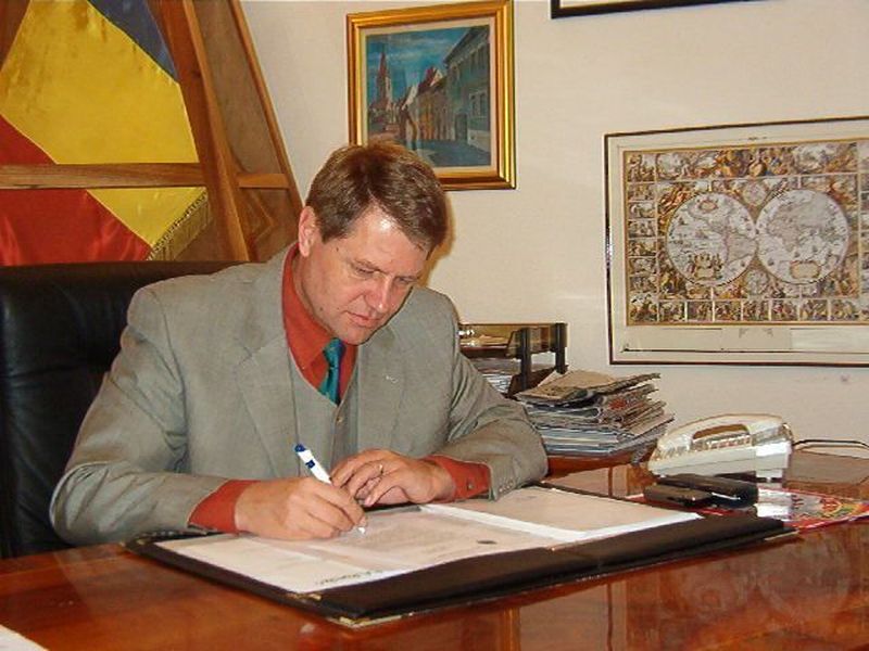 Presedintele a condus multi ani primaria din Sibiu