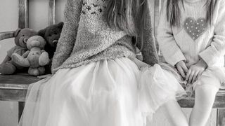 Bestia cu chip de tata din Belcesti, care si-a transformat fiicele in sclave sexuale, a fost trimis dupa gratii! Le-a provocat fetelor suferinte intense