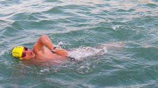 Un bibliotecar hunedorean va inota timp de 60 zile de-a lungul celor 2.860 de kilometri ai Dunarii, inspirat de un roman al lui Jules Verne