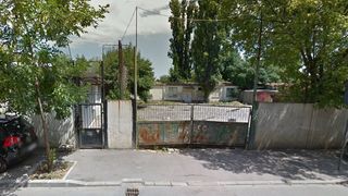 Intrarea pe terenul mortii, dinspre strada Tuzla