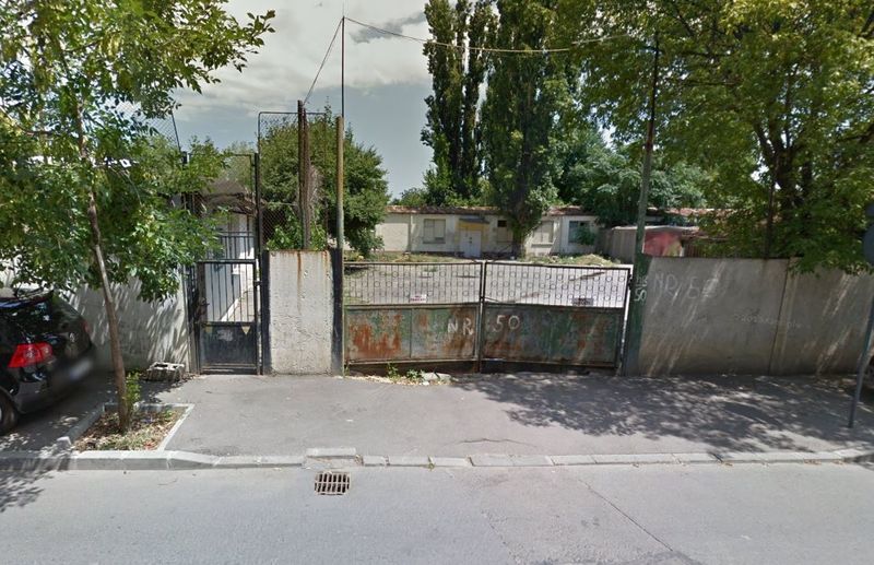 Intrarea pe terenul mortii, dinspre strada Tuzla