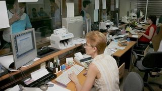 Alesii vor sa dea un spor de 50% din salariu functionarilor publici pentru stresul de la birou