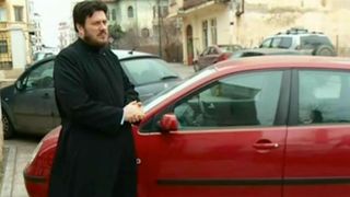 A aparut o noua metoda de inselatorie. Un preot din Constanta a fost la un pas de a cadea in plasa: "Oglinda oglinjoara, cine este pacalitul din tara?"