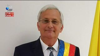 Adio! Visul american s-a incheiat pentru primarul din Brebu. Revolta satenilor si a jurnalistilor l-au facut pe edil sa ramana acasa. Suparat, primarul le-a spus localnicilor ca au o gandire comunista