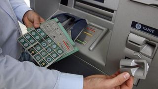 Povestea de film a infractorului roman care s-a spovedit presedintelui! Bacauanul care a evadat spectaculos dintr-o inchisoare din Armenia, a fost condamnat saptamana trecuta in Statele Unite