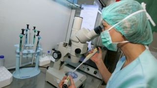 Cuplurile care isi doresc copii au nevoie de analize detaliate si tratamente precise pentru a mari sansele de reusita ale fertilizarii, sustin specialistii