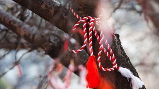 Traditii si obiceiuri in luna martie. Ce trebuie sa faci cu martisorul ca sa ai noroc si ce se intampla atunci cand canta cucul in prima luna de primavara