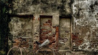 Baiat de 14, spulberat de o masina. Micutul se plimba cu bicicleta pe trotuar