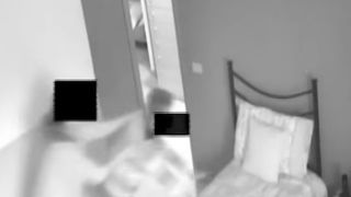 Infirmiera romanca, filmata in timp ce batea batranii din azilul la care lucra. Femeia de 32 de ani a fost arestata