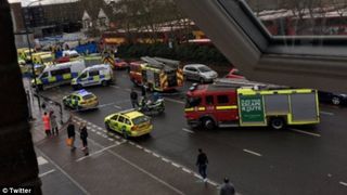 Unul dintre cei cinci romani loviti de o masina in Londra a murit. Alti doi se afla in stare grava