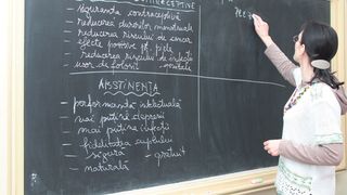 Educatie sexuala in scoli. Comisia pentru invatamant a Camerei Deputatilor organizeaza o dezbatere