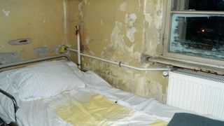 "Un corupt nu trebuie sa stea in igrasie si mizerie. In astfel de conditii trebuie sa stea un batran, un bolnav, un copil institutionalizat". Un medic ii da replica senatorului PSD, Serban Nicolae