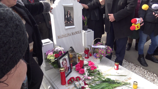 Tatal Madalinei Manole, gest incredibil la mormantul cantaretei