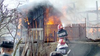 Tragedie in Bihor - O femeie a ars de vie, alte doua persoane au suferit rani grave in urma unui incendiu violent