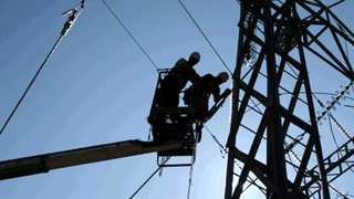 Un angajat al Electrica a murit si altul a fost ranit in timp ce lucrau impreuna la un panou de transformare