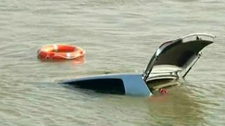 Descoperire ciudata, pe fundul Dunarii, la Braila. Scafandrii s-au chinuit 2 zile la rand ca sa scoata o masina si iata ce au gasit inauntru