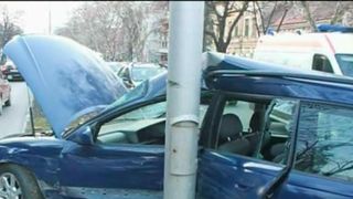 Accident grav la Bistrita-Nasaud! O mama cu un copil au fost la un pas de a fi spulberati de un politist care nu a acordat prioritate