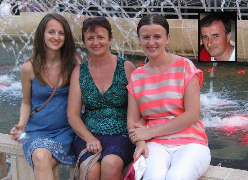 Rodica Baseaa si cele doua fiice ale sale (foto: Rise Project)