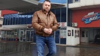 Cosmarul prin care a trecut un sofer de taxi din Iasi. Patronul l-a sechestrat, l-a dezbracat si i-a facut poze cu telefonul. Motivul este incredibil