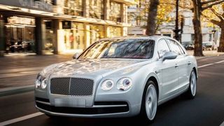 Si-a cumparat un bolid cu 120.000 de euro, dar n-are bani de benzina! Un deputat din Iasi tine masina luxoasa in garaj si circula cu una care functioneaza pe gaz