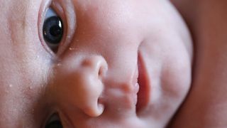 Tragedie fara margini la Maternitatea din Botosani. O fetita a murit la doua zile dupa nastere. Cadrele medicale le-au spus parintilor ca plange din cauza colicilor