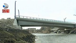 Podul care nu duce nicaieri. Se termina in aer si a costat 3 milioane de lei