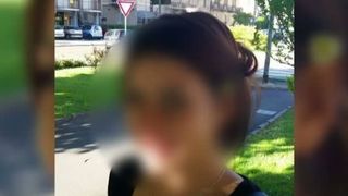 O tanara de 26 de ani a murit, dupa ce a cazut de la etajul 10 al blocului in care locuia. Fata abia se despartise de iubitul ei. Politistii nu exclud varianta sinuciderii