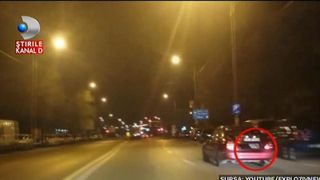 Scene halucinante de Ziua Femeii. Doua fete din Alexandria, plimbate ca sacii de cartofi in portbagajul unei masini conduse de un tanar incepator