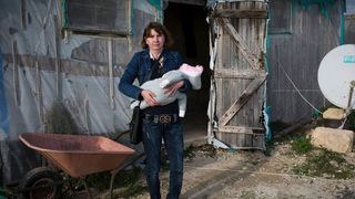 Ce spun autoritatile romane despre cazul miilor de romance supuse la munca fortata si agresiuni sexuale in Italia