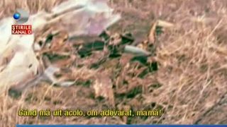 Descoperire macabra intr-un sat din Tulcea. Un sicriu cu oasele unei femei moarte de mai bine de 20 de ani a fost gasit pe marginea drumului