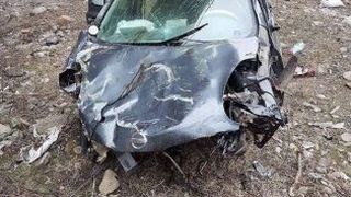 Un baiat de 14 ani din Vrancea a plonjat zeci de metri in gol de pe un pod cu masina pe care a furat-o de acasa
