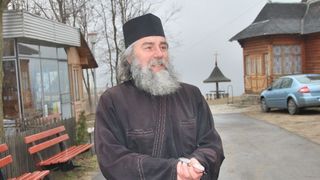 Marturia tulburatoare a staretului batut in propria chilie. "Sunt batran si bolnav, o minune a fost ca am scapat din mainile lor"