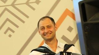 Fiul Ilenei Ciuculete nu stia ca mama lui este bolnava! Mugurel a aflat doar cand cantareata a murit