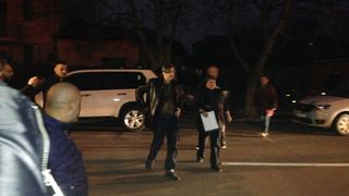 Imagini dramatice! Sotul Ilenei Ciuculete a stat in genunchi, toata noaptea, langa sicriu! "Asteapta sa se ridice si sa mearga cu el acasa"