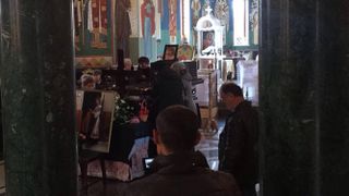 De ce nu a fost depusa la capela Ileana Ciuculete? Sicriul se afla in mijlocul bisericii pe care cantareata o frecventa, iar preotii isi tin in continuare slujbele aici!