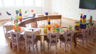 Cea mai "simpatica" executare silita! La Giurgiu se scot la licitatie publica un ceaun, doua olite si doua cani cu Mickey Mouse! Licitatia a inceput de la 64 de bani!