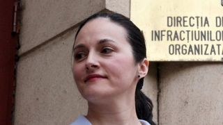 Alina Bica detine bijuterii in valoare de 9000 de euro! Fostul procuror mai are un apartament si un teren intr-o comuna de langa Bucuresti.