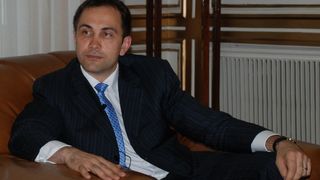 A cui este masina facuta praf de sotul Alinei Gorghiu in accidentul rutier de pe Valea Oltului? Din declaratia de avere a senatoarei, reiese ca Lucian Isar detine un alt autoturism!