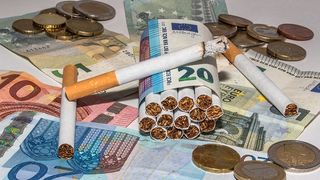 Aproape 12 milioane de tigari, 1,5 tone de tutun si bunuri de 2,4 milioane lei, confiscate de la traficanti in doua luni